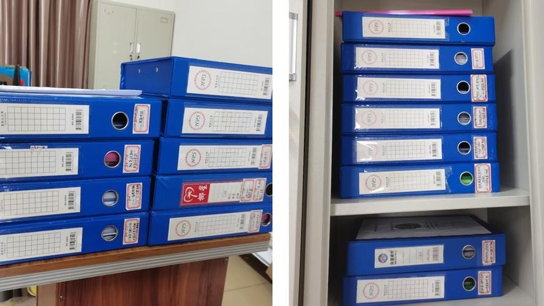 科研人员整理报销单据